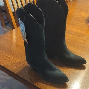 Black Heeled Boots with Pointed Toe and Mid-Calf Shaft